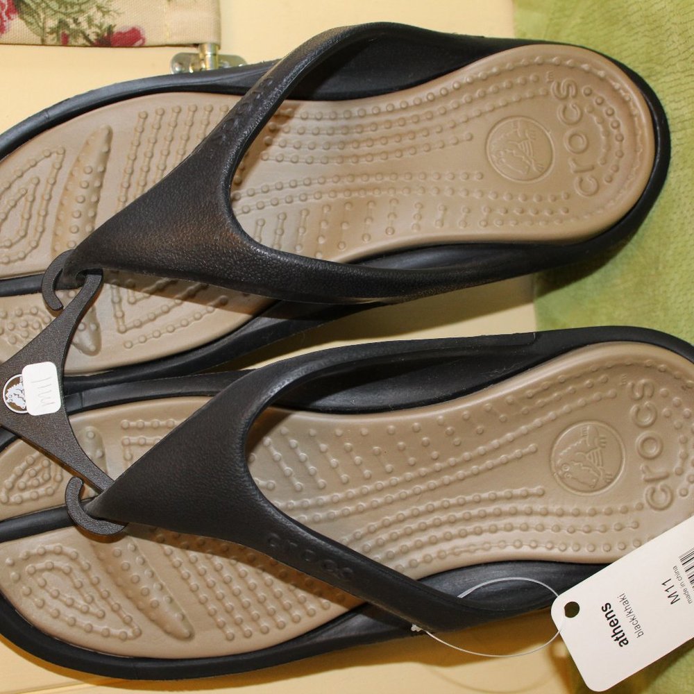 NWT, Men's flip flops S11